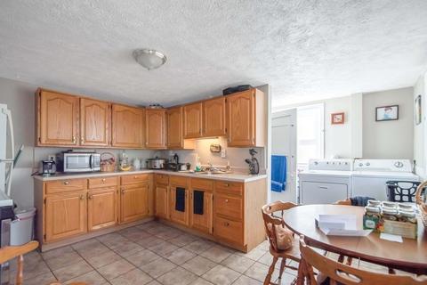 15 Muzzy St, Chicopee, MA 01020 photo 12