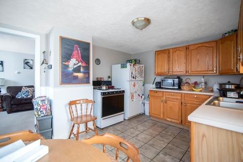 15 Muzzy St, Chicopee, MA 01020 photo 13