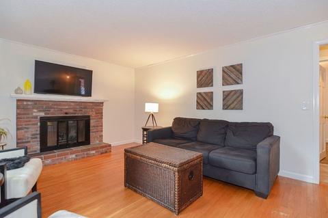 2 Picadilly St, Upton, MA 01568 photo 10
