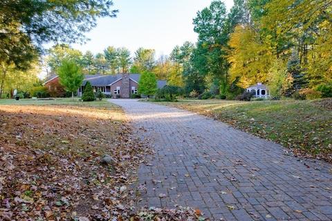 22 Clark Ln, Easthampton, MA 01027 photo 2