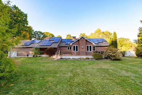 22 Clark Ln, Easthampton, MA 01027 photo 4