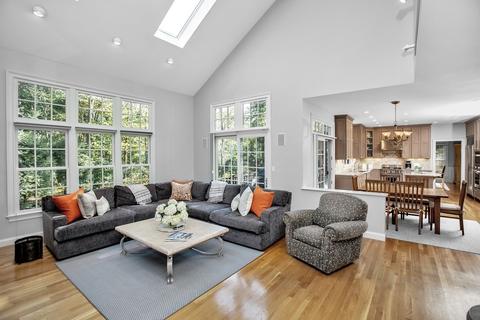 8 Pine St, Weston, MA 02493 photo 4