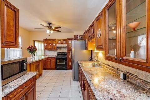 92 Meadow St, Chicopee, MA 01013 photo 8