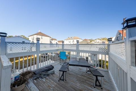 15 Almy St, Fall River, MA 02720 photo 4