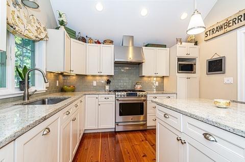 14 Warren Ave, Reading, MA 01867 photo 8