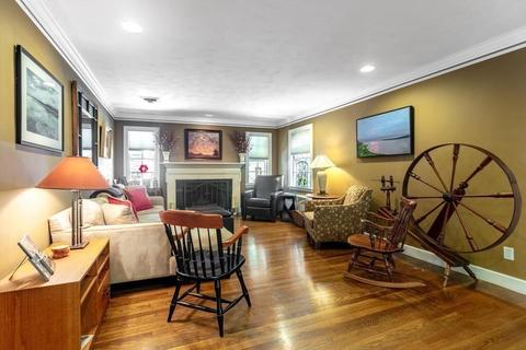 38 Baker Cir, Brookline, MA 02467 photo 2