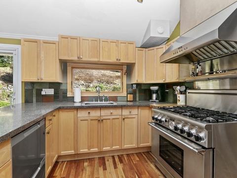 100 Risley Rd, Chestnut Hill, MA 02467 photo 13