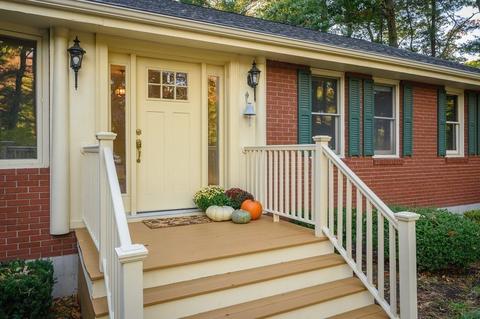 445 Gardner St, Hingham, MA 02043 photo 2