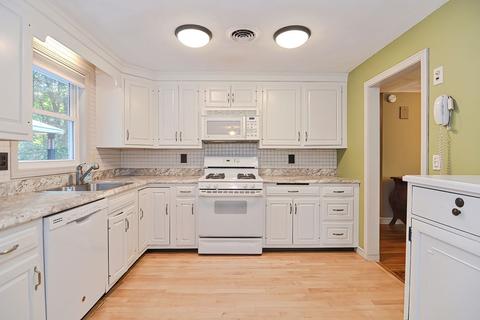 10 Longmeadow Dr, Canton, MA 02021 photo 15
