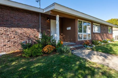 2 Pershing Pl, Stoneham, MA 02180 photo 1