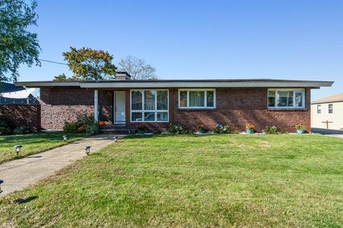 2 Pershing Pl, Stoneham, MA 02180 photo 2