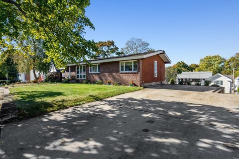 2 Pershing Pl, Stoneham, MA 02180 photo 3
