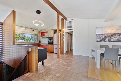 2 Pershing Pl, Stoneham, MA 02180 photo 8
