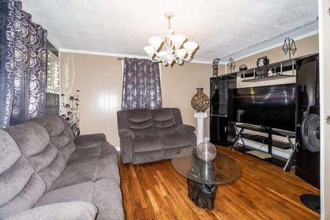 219 Pendleton Ave, Springfield, MA 01109 photo 5