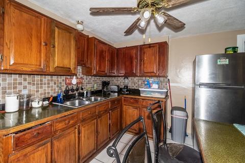 219 Pendleton Ave, Springfield, MA 01109 photo 9