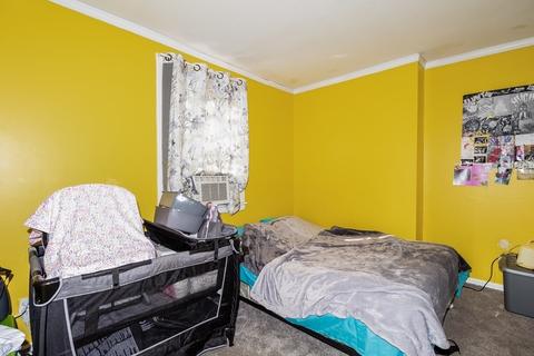 219 Pendleton Ave, Springfield, MA 01109 photo 21