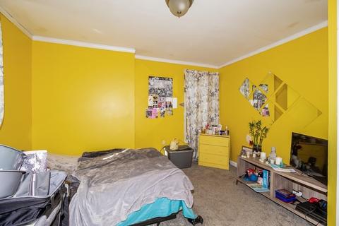 219 Pendleton Ave, Springfield, MA 01109 photo 22