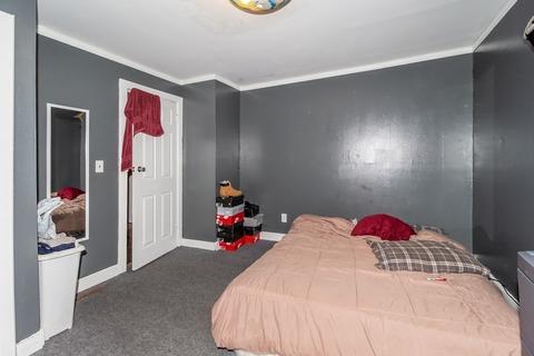 219 Pendleton Ave, Springfield, MA 01109 photo 17