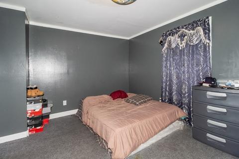 219 Pendleton Ave, Springfield, MA 01109 photo 18
