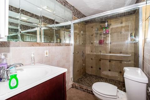219 Pendleton Ave, Springfield, MA 01109 photo 20
