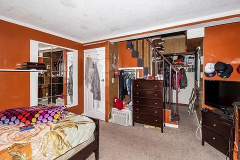 219 Pendleton Ave, Springfield, MA 01109 photo 15