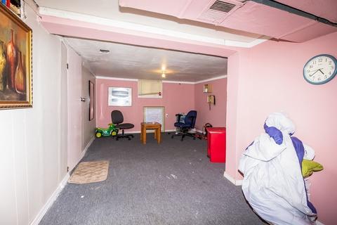 219 Pendleton Ave, Springfield, MA 01109 photo 25