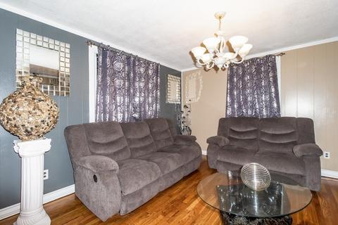 219 Pendleton Ave, Springfield, MA 01109 photo 6