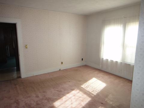 27 Howes St, Springfield, MA 01118 photo 8