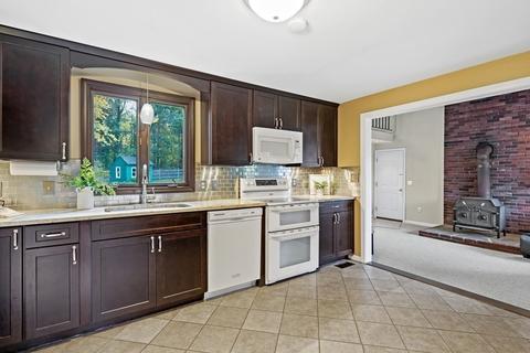 28 Douglas Rd, Dracut, MA 01826 photo 5