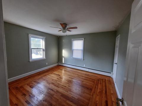 549 Dwelly St, Fall River, MA 02724 photo 4