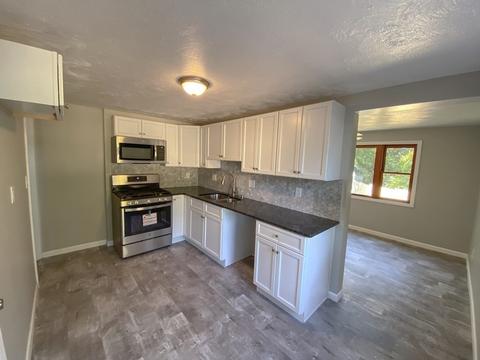 72 Midway St, Springfield, MA 01151 photo 4