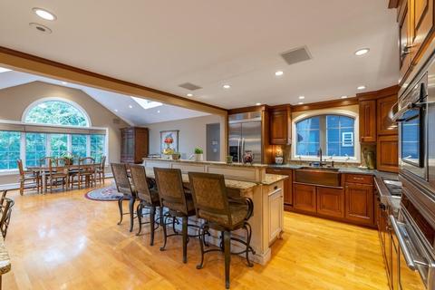 49 Eunice Cir, Wakefield, MA 01880 photo 9