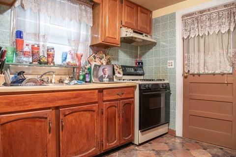 227 Denver St, Springfield, MA 01109 photo 18
