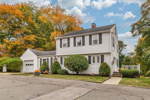 8 Leech St, Beverly, MA 01915 photo 2