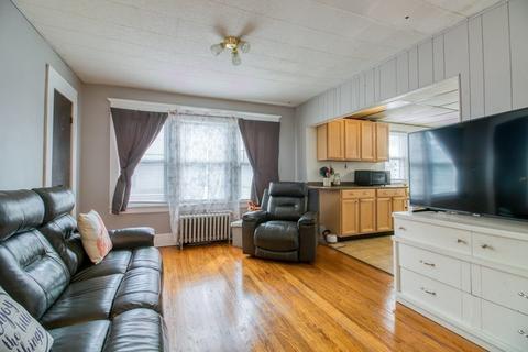 34 Jenness St, Springfield, MA 01104 photo 2
