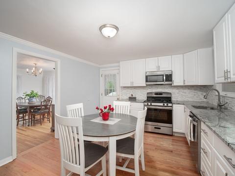 83 Maple St, Franklin, MA 02038 photo 4