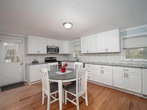 83 Maple St, Franklin, MA 02038 photo 2