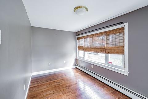 144 Lamont St, Springfield, MA 01119 photo 3