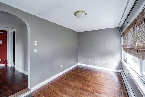 144 Lamont St, Springfield, MA 01119 photo 2