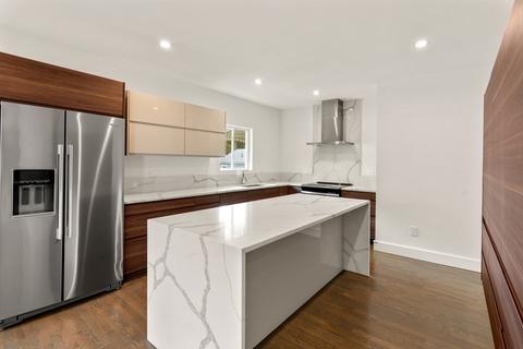 28 Carlson St, Everett, MA 02149 photo 2