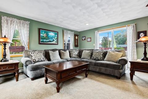 10 Trinity St, Danvers, MA 01923 photo 18