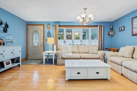 10 Trinity St, Danvers, MA 01923 photo 5
