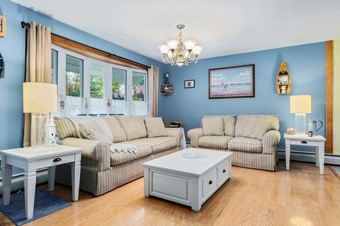 10 Trinity St, Danvers, MA 01923 photo 4