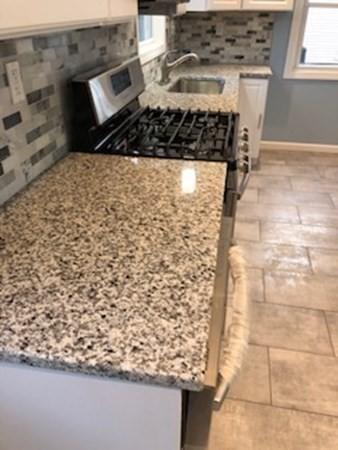 79 Blunt Rd, Springfield, MA 01109 photo 10