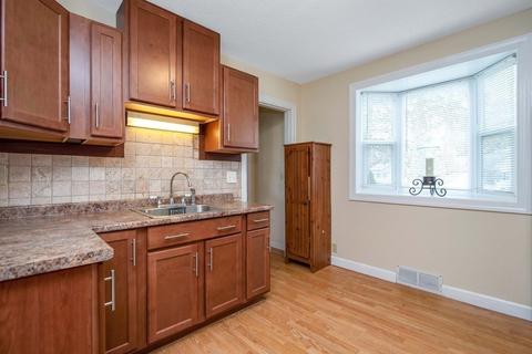 53 Seneca St, Springfield, MA 01151 photo 3