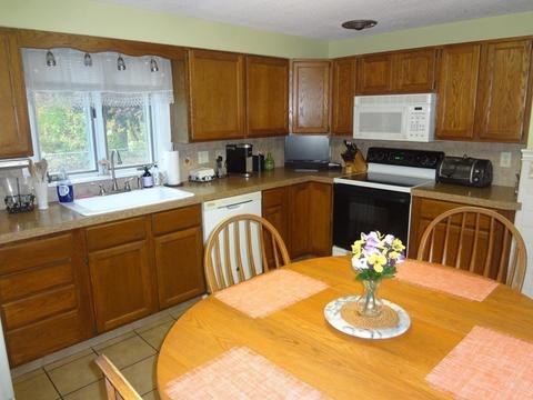 51 Pulaski St, Springfield, MA 01151 photo 5