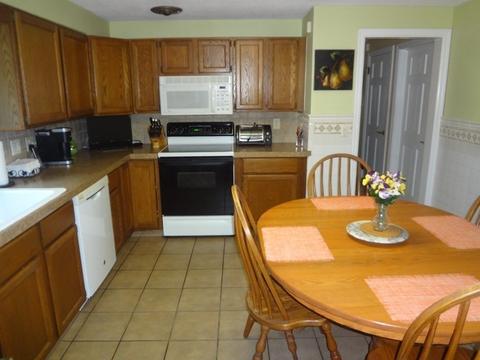 51 Pulaski St, Springfield, MA 01151 photo 3