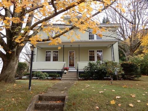 209 Maple St, Warren, MA 01083 photo 1