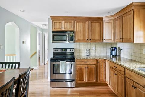 61 Forest St, Stoneham, MA 02180 photo 5