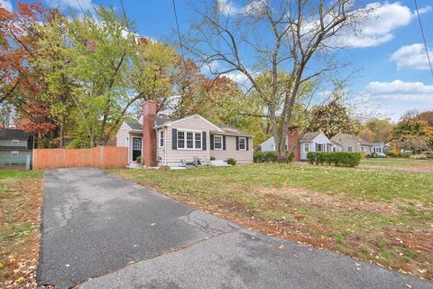 131 Gardens Dr, Springfield, MA 01119 photo 3